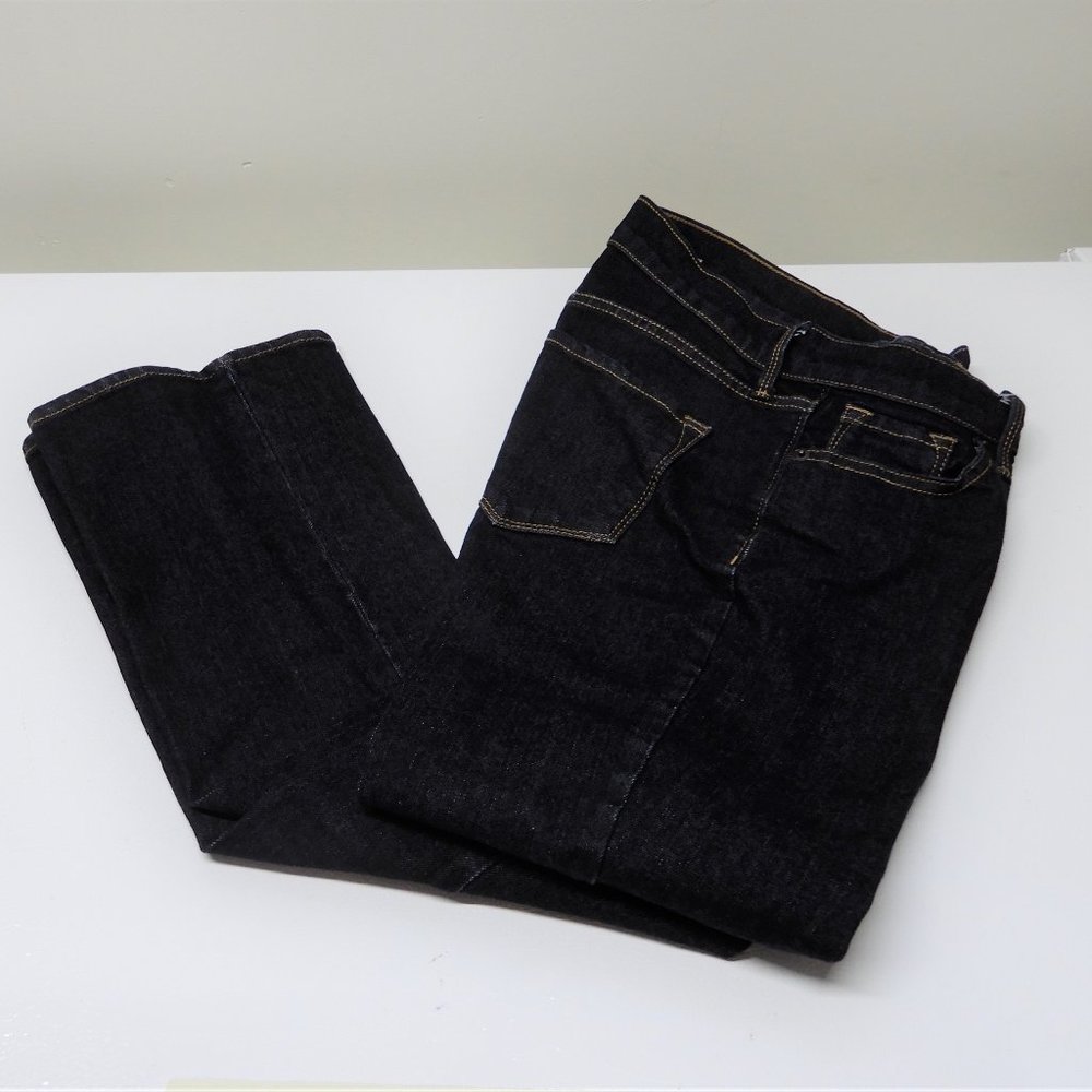 Old Navy boot cut women’s jeans in size 3